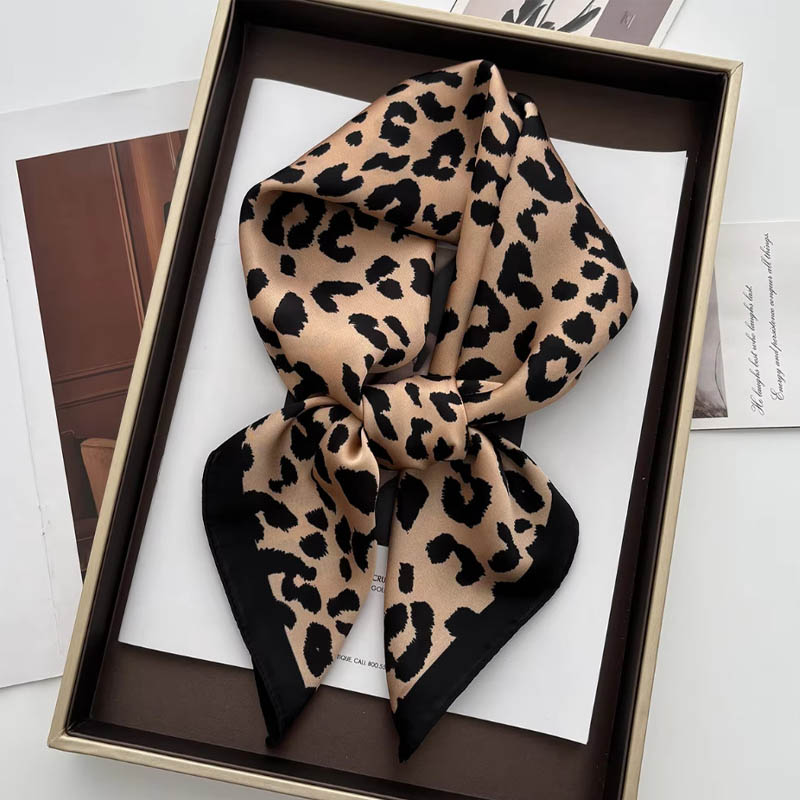 Lüks Leopar Baskı Kadın Saten  - Ascot Neck Scarf incelemesi ve fiyatı