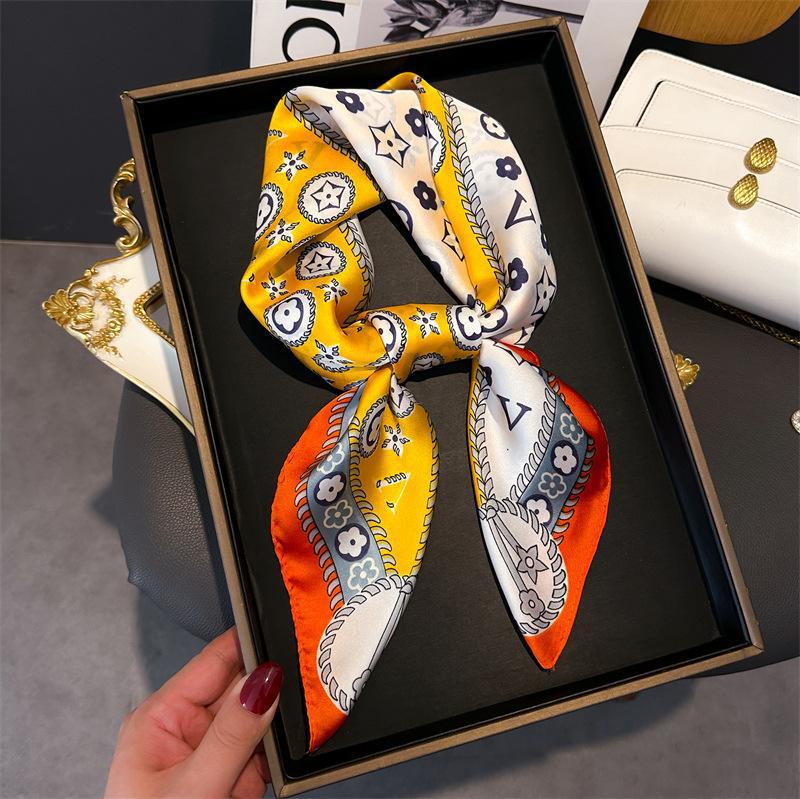Kadınlar için 70 cm Kare Eşarp - Ascot Neck Scarf incelemesi ve fiyatı